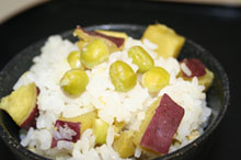 青えんどう豆の豆ご飯の画像が出るまでしばらくお待ちください。